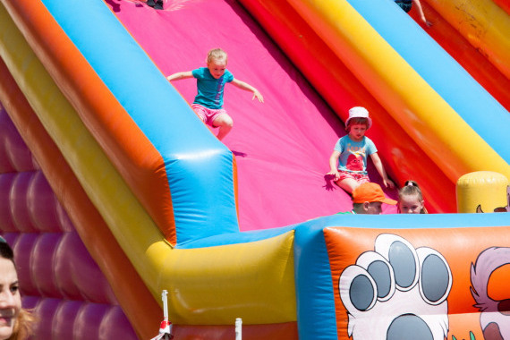 Dzie Sportu w Oarowie Mazowieckim 13 czerwca 2015 roku - gry, biegi, zabawy dla dzieci i modziey